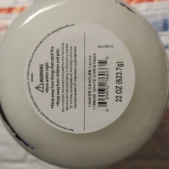 Yankee Candle White Christmas Large 22oz Classic Jar - Picture 4 of 5